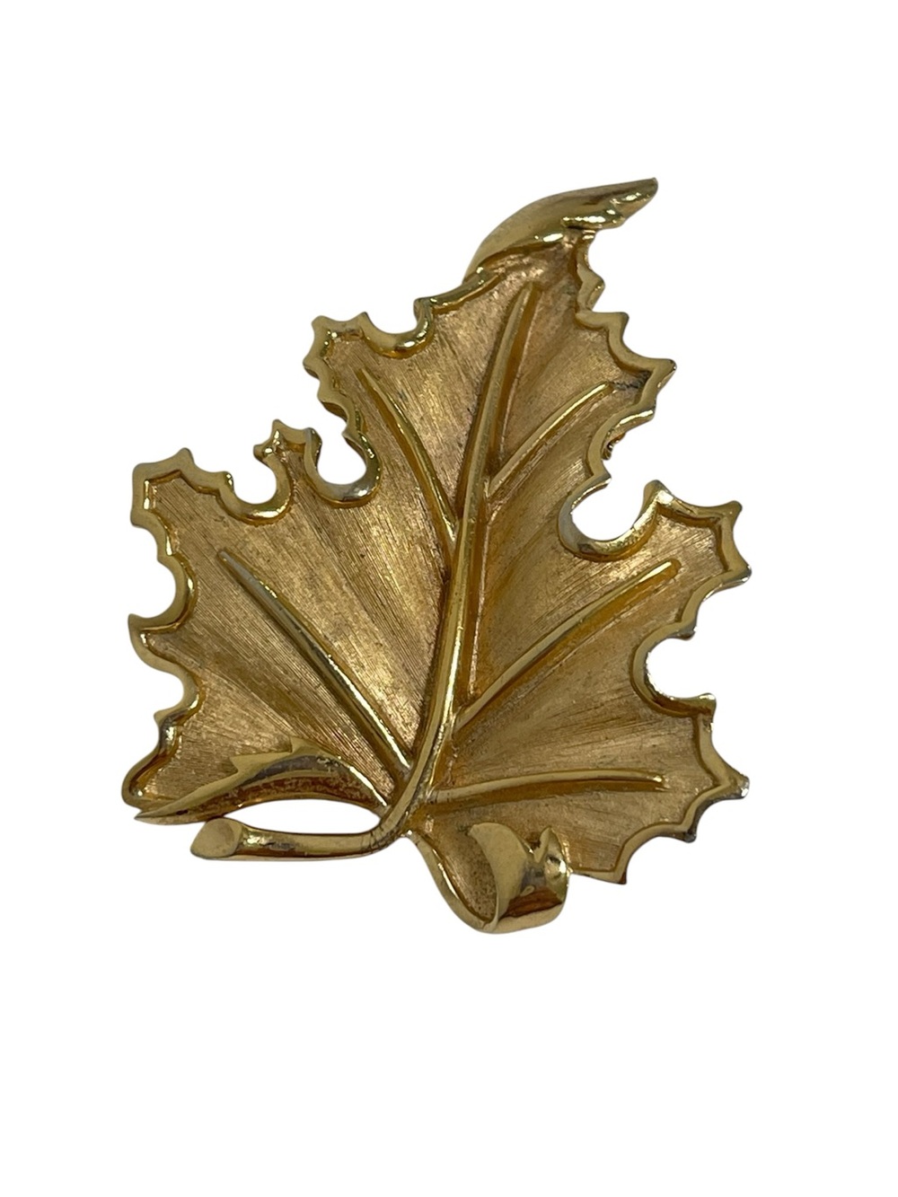 Vintage Crown Trifari Maple Leaf Gold Tone Brooch Pin